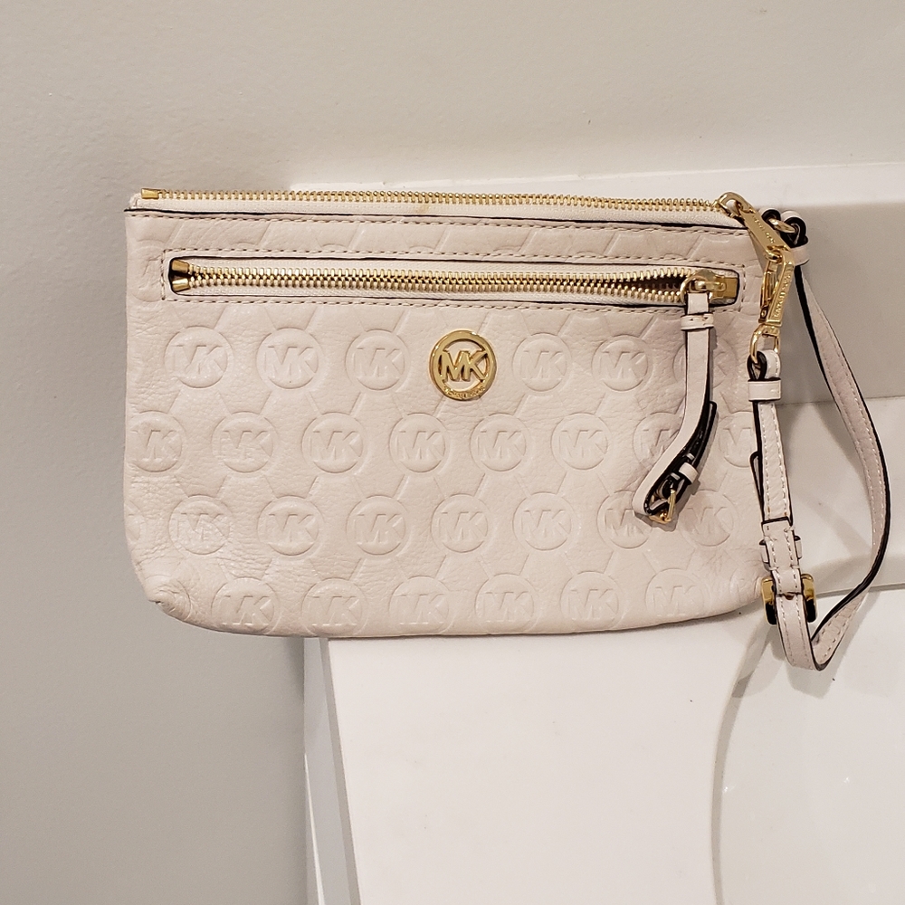 MICHAEL KORS IVORY Wristlet